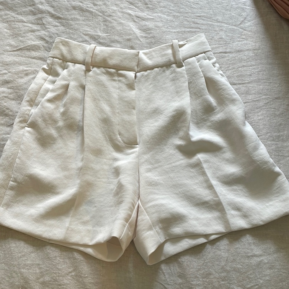 Aritzia High Waist Shorts in Cream